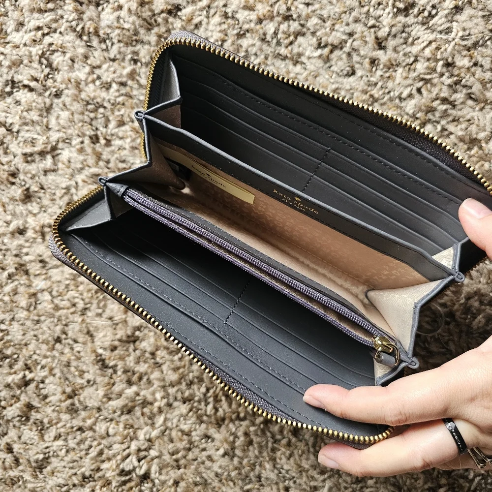 KATE SPADE Gray Grain Leather Wallet with Gold LOGO‎ PLATE